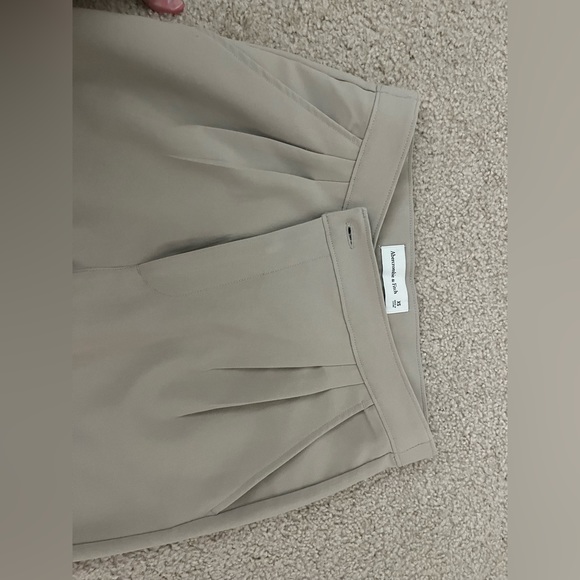 Never worn Abercrombie wide leg trouser - Picture 3 of 4